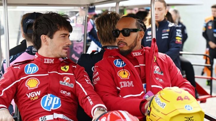 Leclerc destaca similitudes en su estilo de conducción con Hamilton en Ferrari